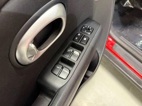 Used 2015 Kia Soul + FWD image 11