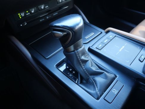 Used 2019 Lexus ES 350 w/ Premium Package image 18