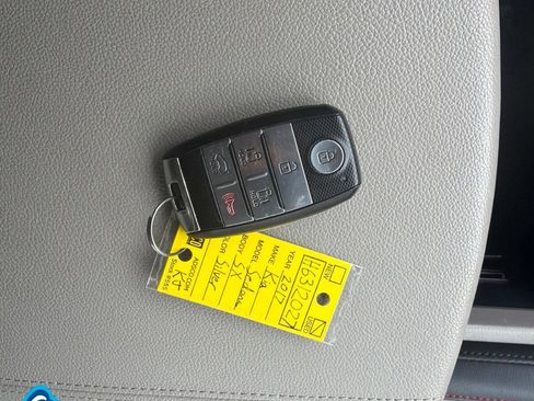 Used 2017 Kia Sedona SX FWD image 26