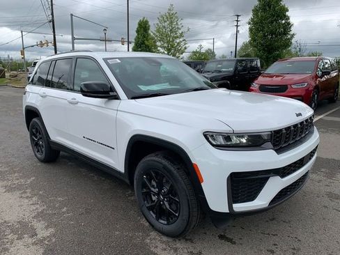 New 2026 Jeep Grand Cherokee Altitude AWD/4WD image 9