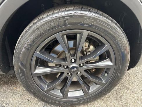 Used 2019 Ford Explorer XLT w/ Equipment Group 202A image 7