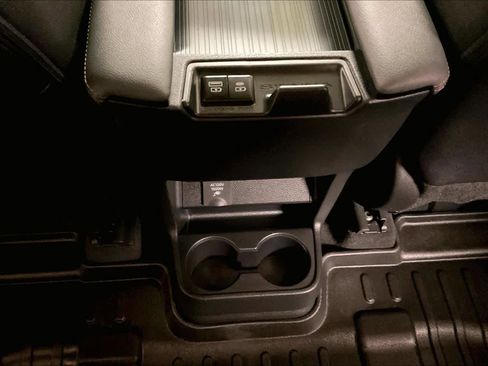 Used 2024 Toyota Sienna XLE Woodland Edition image 33