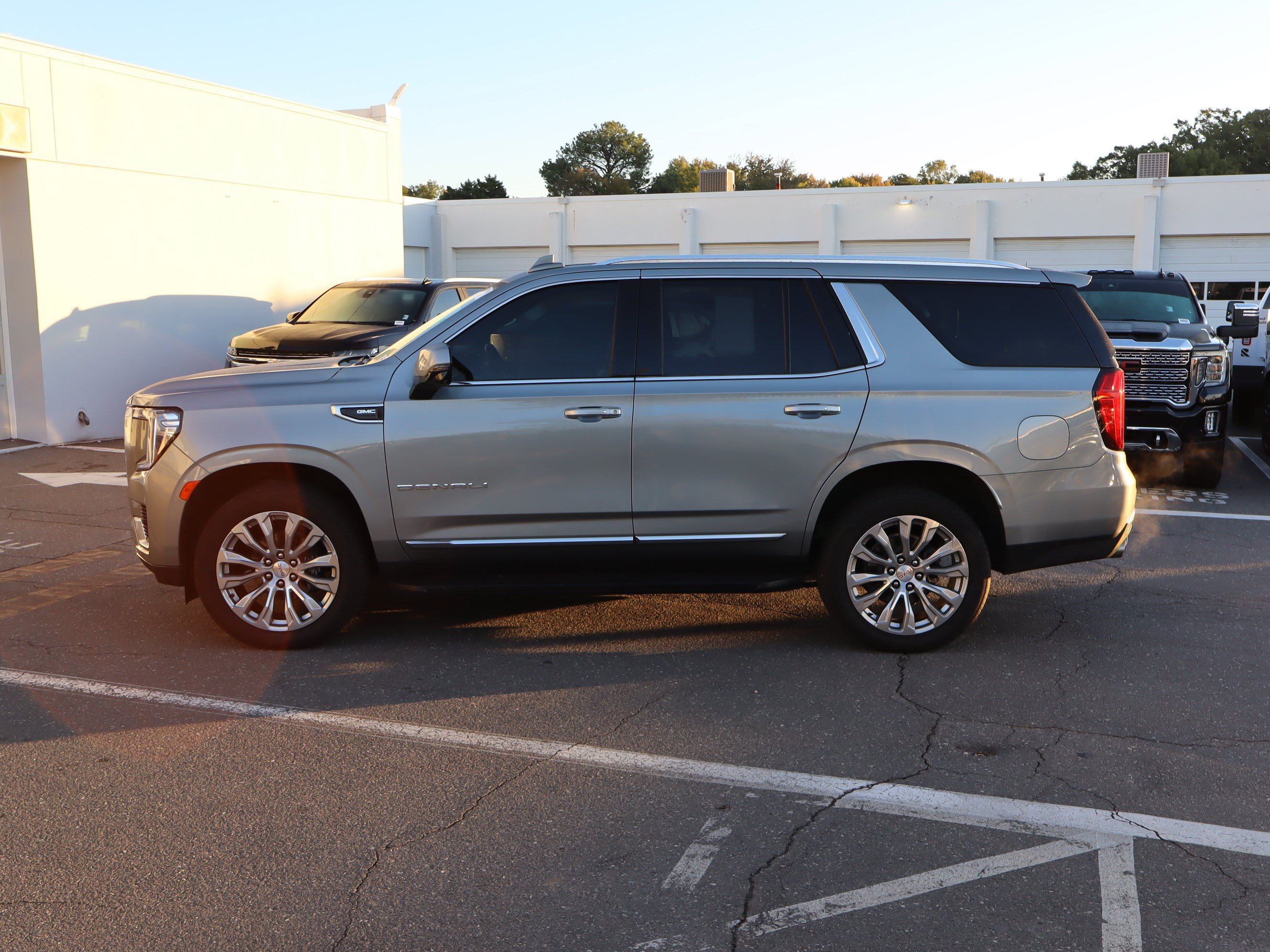Used 2024 GMC Yukon Denali RWD image 7