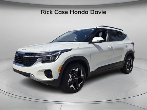 Used 2025 Kia Seltos EX w/ EX Sunroof Package image 8