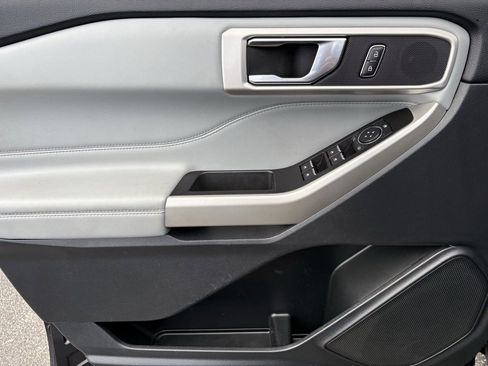 Used 2021 Ford Explorer XLT w/ Equipment Group 202A image 18