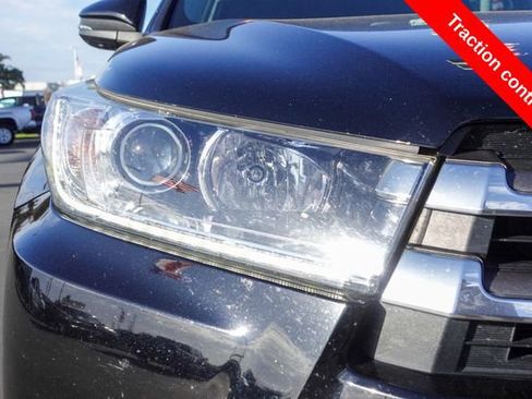 Used 2018 Toyota Highlander Limited Platinum image 6