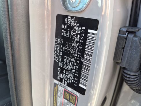 Certified 2025 Kia Sorento S FWD image 30