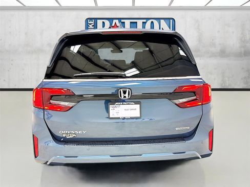 New 2026 Honda Odyssey Touring image 6