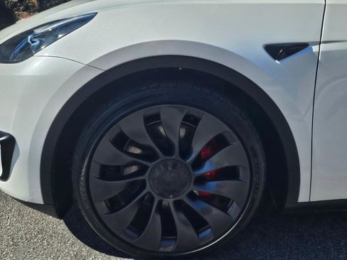 Used 2023 Tesla Model Y Performance image 18