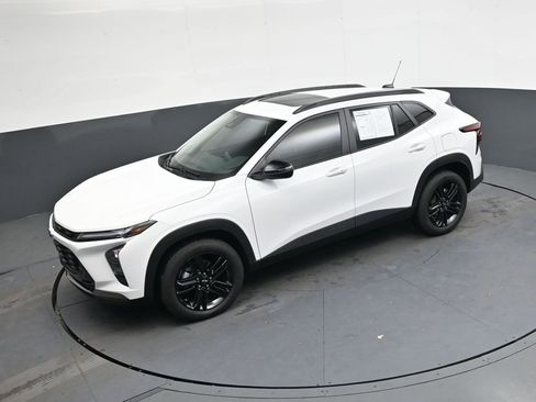 Used 2025 Chevrolet Trax ACTIV w/ Sunroof Package image 29