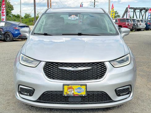 Used 2022 Chrysler Pacifica Touring-L FWD image 10