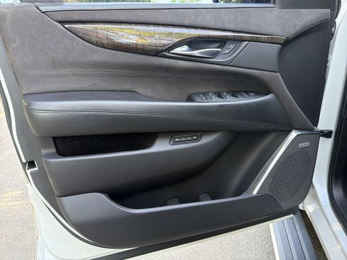 Used 2016 Cadillac Escalade Platinum image 9