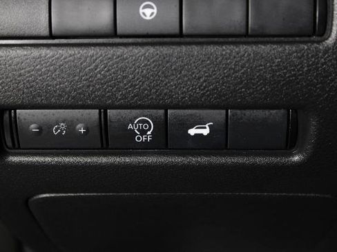 Certified 2024 Nissan Rogue SV FWD image 24