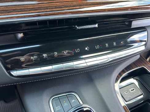 Used 2023 Cadillac Escalade ESV Premium Luxury image 31