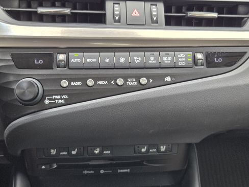 Used 2020 Lexus ES 300h w/ Premium Package FWD image 15