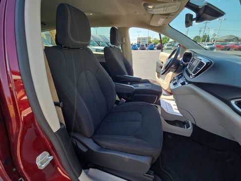 Used 2023 Chrysler Voyager LX FWD image 29