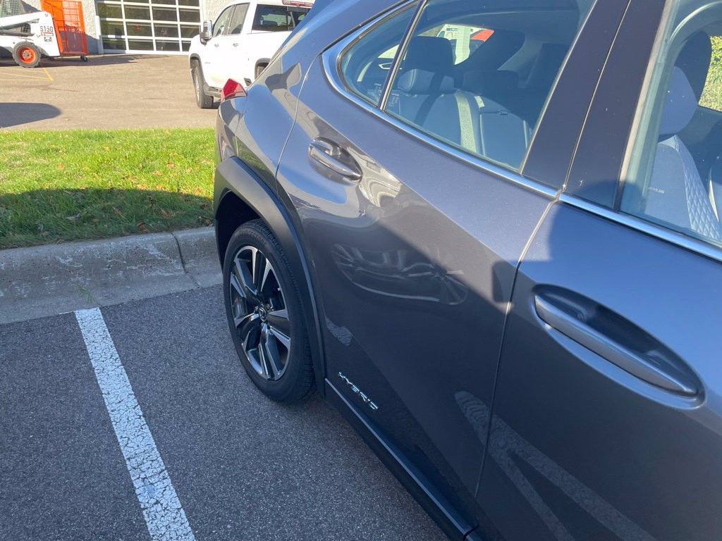 Used 2019 Lexus UX 250h w/ Accessory Package AWD/4WD image 38