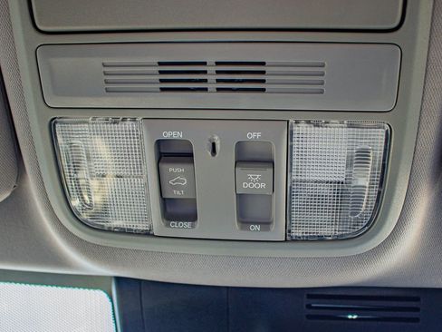 Used 2019 Honda CR-V EX image 30