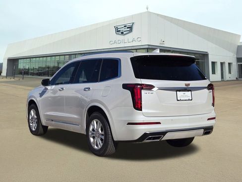 New 2025 Cadillac XT6 Luxury image 4