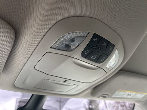 Used 2024 Chrysler Pacifica Touring-L AWD/4WD image 29