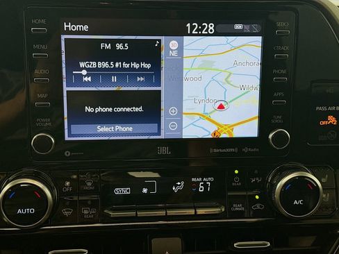 Used 2022 Toyota Highlander Limited FWD image 16