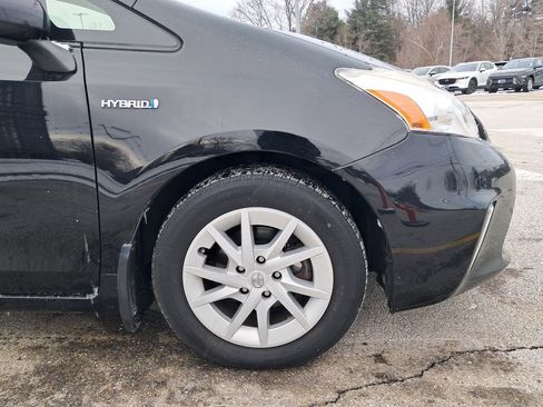 Used 2014 Toyota Prius V Three image 8