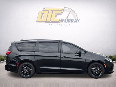 Used 2018 Chrysler Pacifica Limited w/ S Appearance Package FWD image 2
