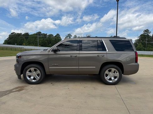 Used 2018 Chevrolet Tahoe LT w/ LT Signature Package RWD image 2