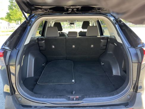 Used 2021 Toyota RAV4 XLE AWD/4WD image 20