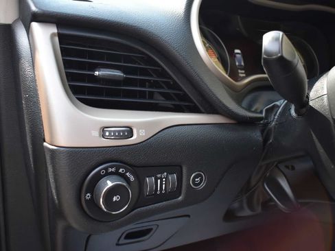 Used 2018 Jeep Cherokee Limited AWD/4WD image 69