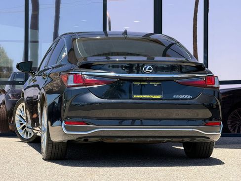 Used 2021 Lexus ES 300h Ultra Luxury w/ Accessory Package 2 FWD image 8