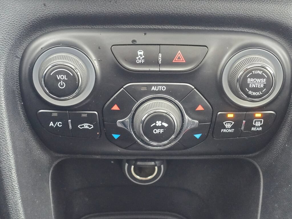 Used 2016 Dodge Dart Limited w/ Technology Group FWD image 32