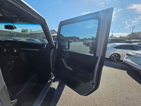 Used 2018 Jeep Wrangler Unlimited Sahara image 10