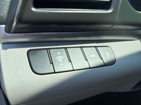 Used 2020 Hyundai Elantra SE FWD image 13