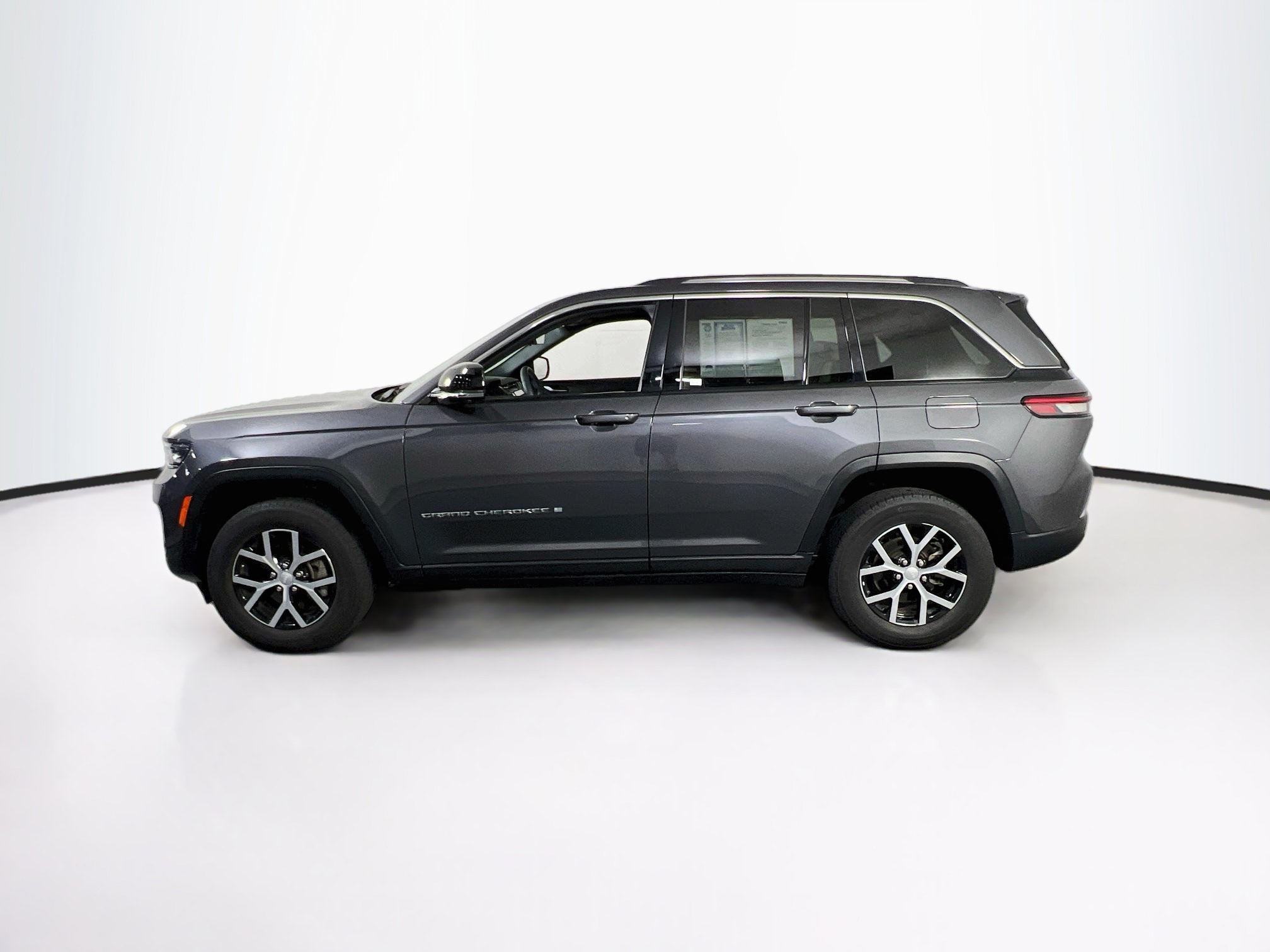 Used 2023 Jeep Grand Cherokee Limited w/ Luxury Tech Group II AWD/4WD image 8