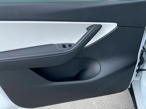 Used 2021 Tesla Model Y Performance image 33