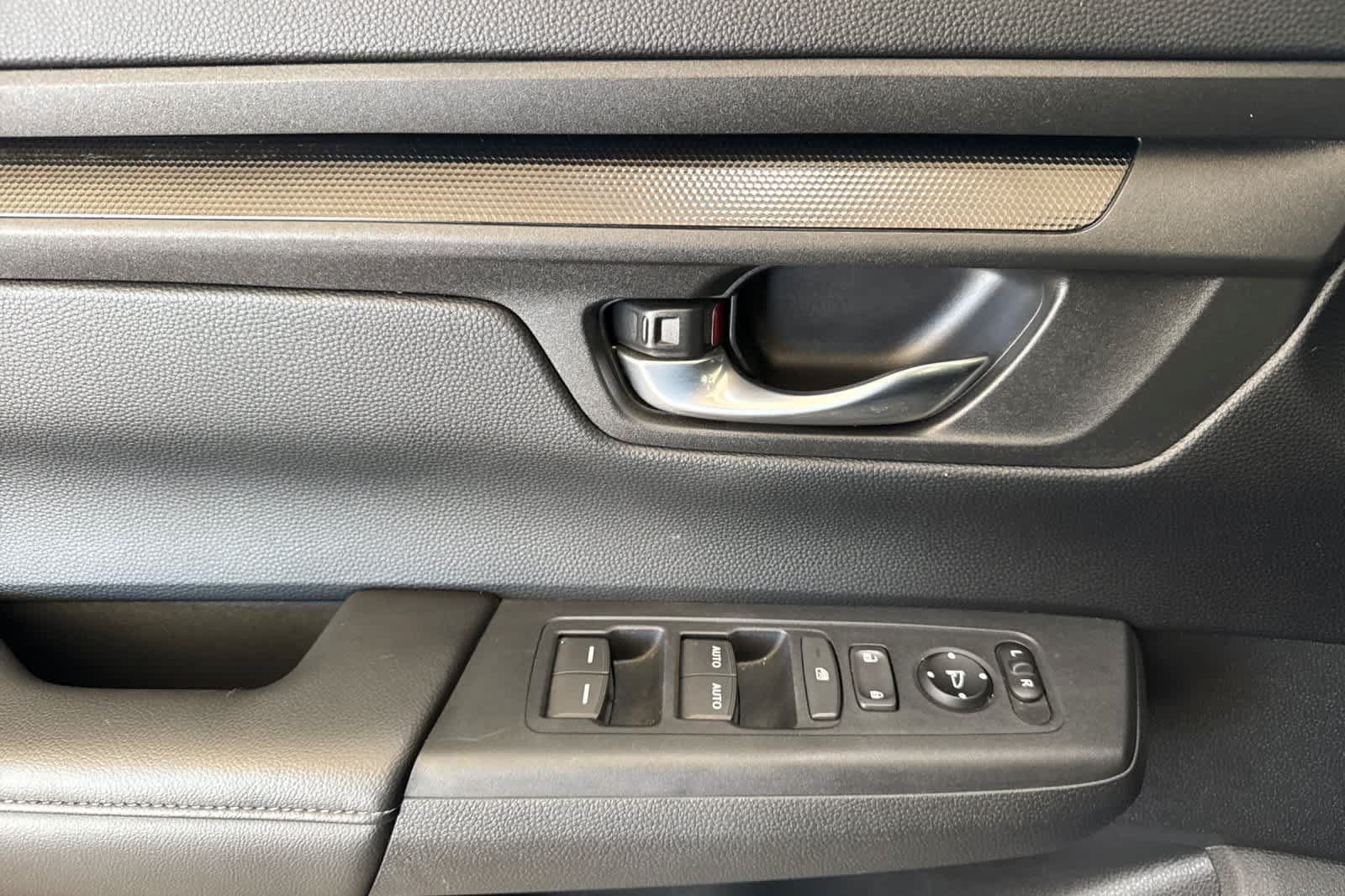 Used 2025 Honda CR-V EX image 12