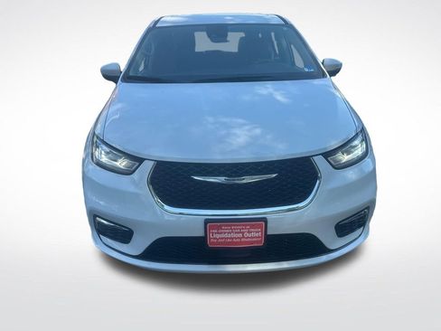 Used 2023 Chrysler Pacifica Touring-L FWD image 38