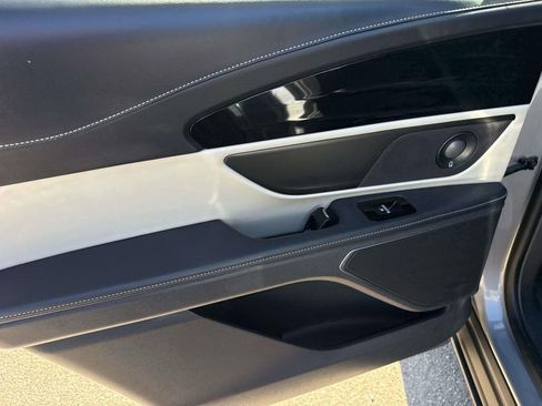 Used 2024 Lincoln Nautilus Reserve w/ Equipment Group 202A image 8