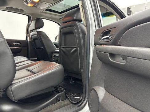 Used 2012 Chevrolet Avalanche LT AWD/4WD image 32
