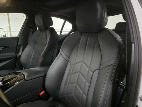 Used 2024 BMW i5 eDrive40i w/ Premium Package image 23