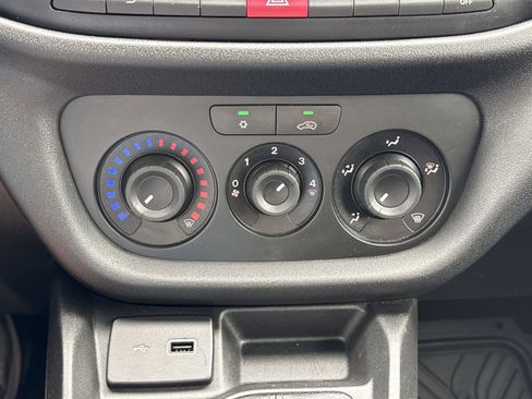 Used 2022 RAM ProMaster City Tradesman FWD image 22