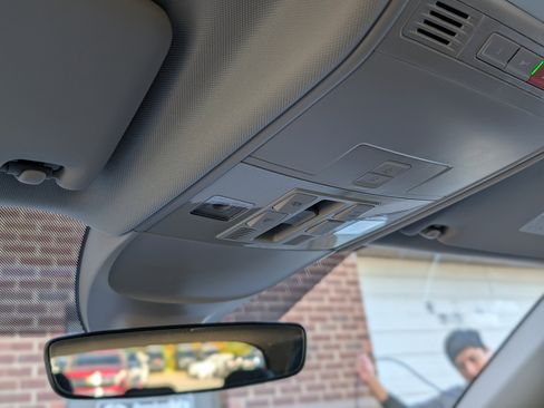 Used 2024 Volkswagen Taos SE w/ Panoramic Sunroof Package image 30