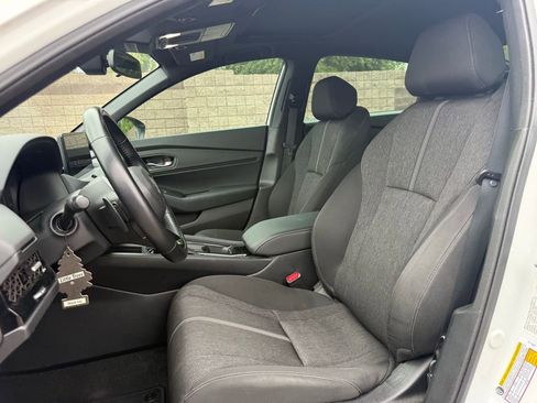 Used 2025 Honda Accord Sport image 12