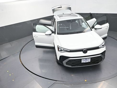 New 2026 Volkswagen Taos SE image 28