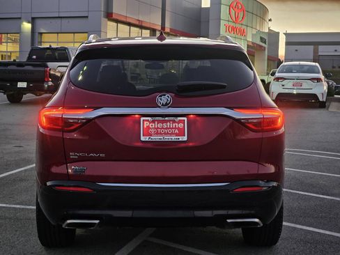 Used 2021 Buick Enclave Essence image 5