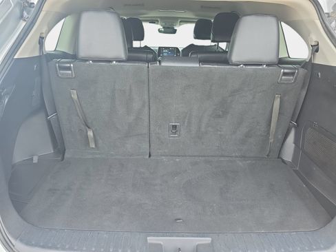 Used 2022 Toyota Highlander XLE AWD/4WD image 12