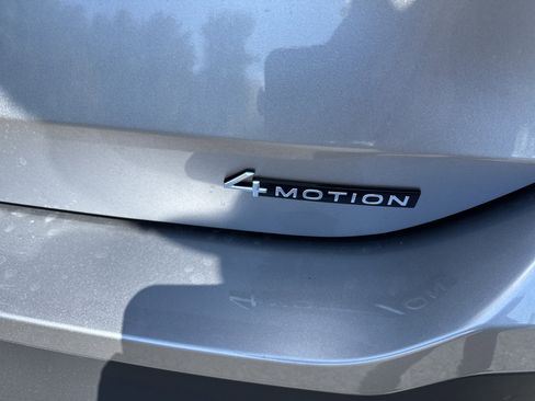 New 2025 Volkswagen Tiguan SE image 8