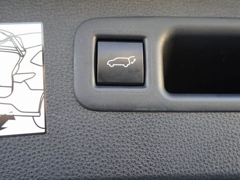 Certified 2022 Toyota Highlander Limited image 9