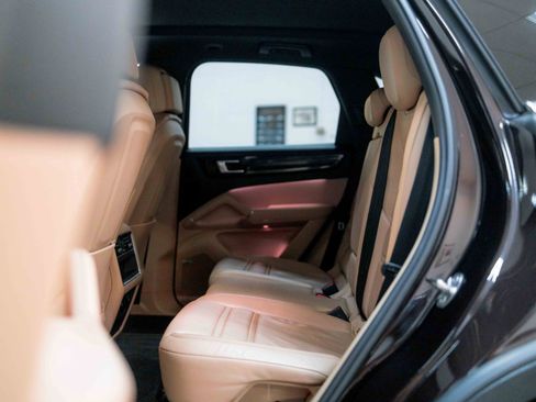 Used 2019 Porsche Cayenne image 44